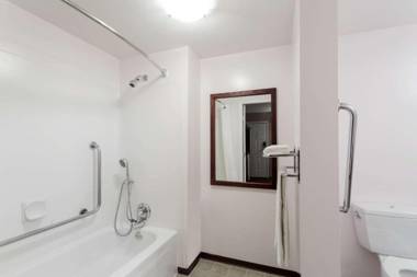 Super 8 by Wyndham Lake Country/Winfield Area