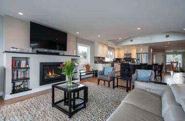 *10 Mile Point Stunning Oceanfront