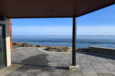 Otter Grotto 1 bed suite - Oceanfront Relaxation