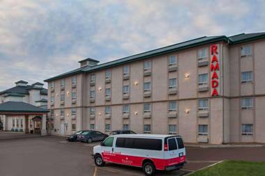 Ramada by Wyndham Red Deer Hotel & Suites