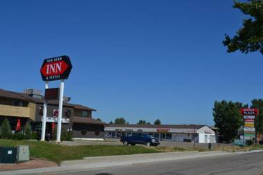 Red Deer Inn & Suites