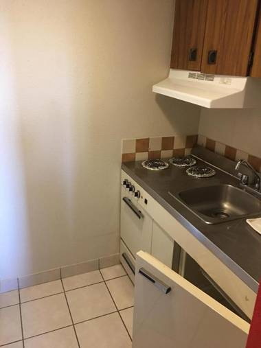Red Deer Inn & Suites