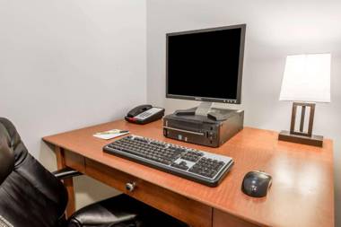 Super 8 by Wyndham Sainte Agathe Des Monts