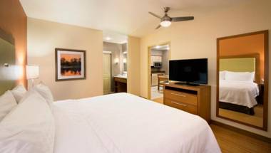 Homewood Suites by Hilton Winnipeg Airport - Polo Park