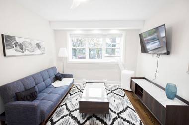 2-bedroom Suite on Corydon Ave parking included!