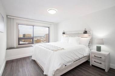 1 Bedroom Suite in Downtown Winnipeg With Parking