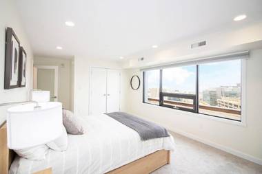 Spectacular 2bedroom and 2bath Penthouse with parking