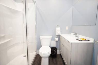 Unique 3BR & 2bath quadplex Free parking& laundry