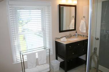 Hadovka Lakeside Inn