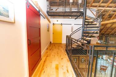 The Yellow Room @ Salisbury Barn