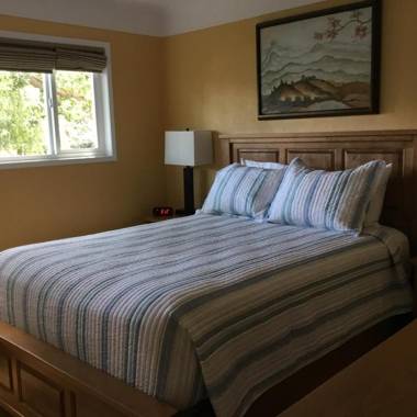James Bay Inn Hotel Suites & Cottage