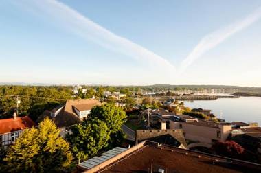 Oak Bay Beach Hotel