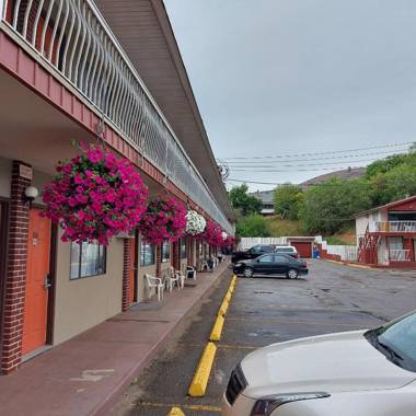 Canadas Best Value Inn & Suites-Vernon