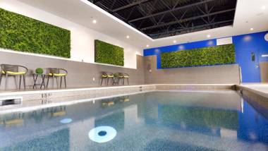 Holiday Inn Express & Suites Vaudreuil-Dorion an IHG Hotel