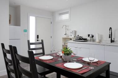 Cozy 3BDR Suite near Queen Elizabeth Park