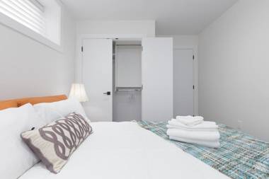 Cozy 3BDR Suite near Queen Elizabeth Park