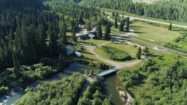 Summit River Lodge & Campsites