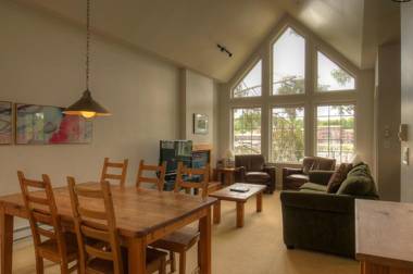 Waters Edge Shoreside Suites