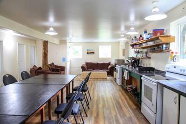 C&N Backpackers - Ucluelet