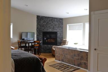 Pacific Rim Guest Lodge - Adults Only