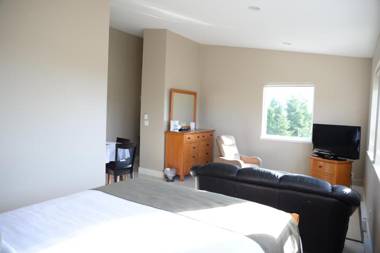 Pacific Rim Guest Lodge - Adults Only