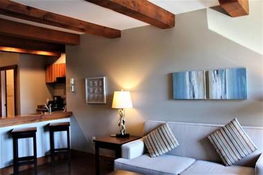 Great Condo in Excellent Location - Waterfront Building - Seaside