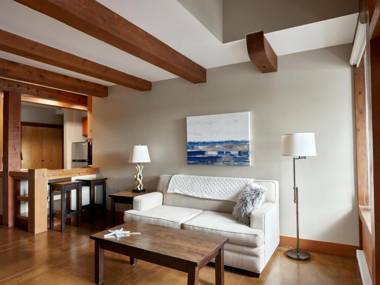 Great Location in Waterfront Building - Ocean's Edge