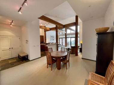 Luxury 1700sqf Villa overlooking Big Beach - Big Beach Villa