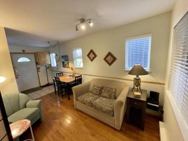 Sea Star Cabin - Cute & Central Location!