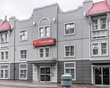 Econo Lodge Inn & Suites Downtown