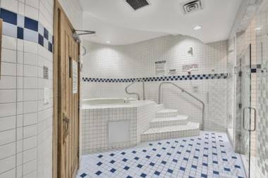 Toronto Luxury Accommodations - QWEST