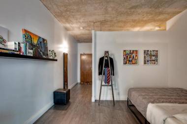 Spacious and Quiet Corner Apartment Downtown Toronto