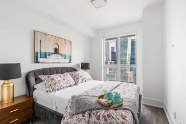 Stylish 1Br plus office Condo - CN Tower View