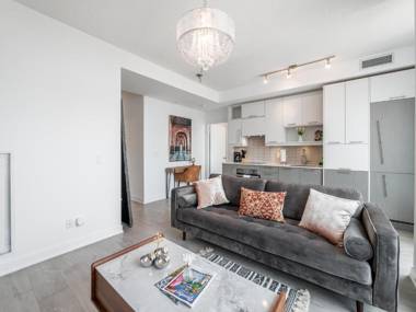 Executive 1 Br in Toronto's Entertainment District