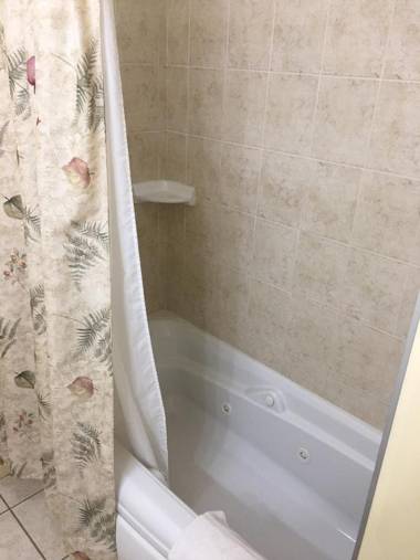 Adventure the Bruce Inn - Recently Renovated With Outdoor Hot Tub