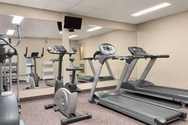 Days Inn & Suites by Wyndham Thunder Bay