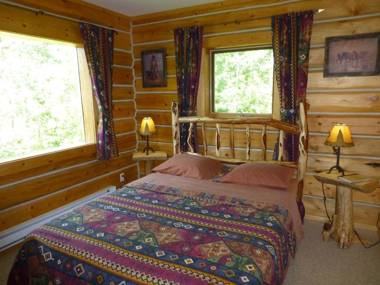 Mica Mountain Lodge & Log Cabins