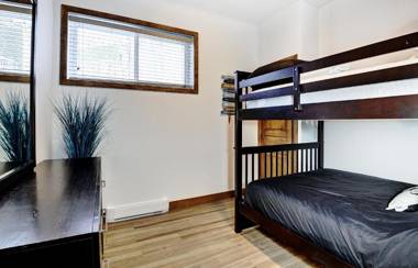 Chalet 30 Chemin des Skieurs by Chalets Alpins