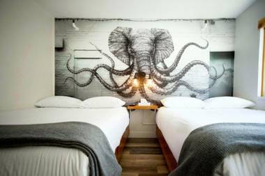 Crash Hotel Squamish