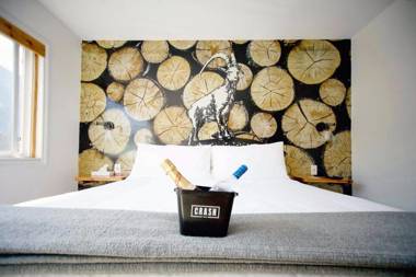 Crash Hotel Squamish