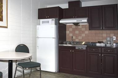 August Jack Motor Inn