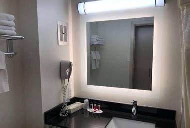 Howard Johnson by Wyndham Sault Ste Marie ON