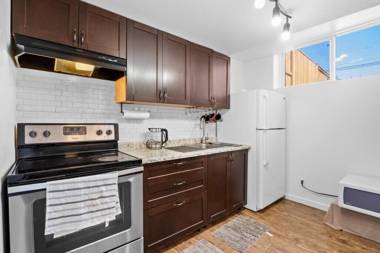COZY 2 BR SUITE 5min to SASK POLY & DOWNTOWN