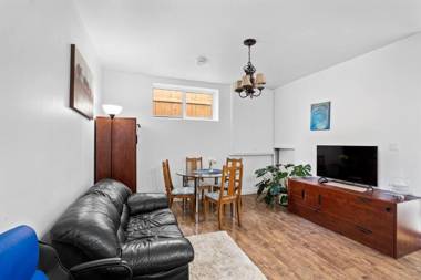 COZY 2 BR SUITE 5min to SASK POLY & DOWNTOWN