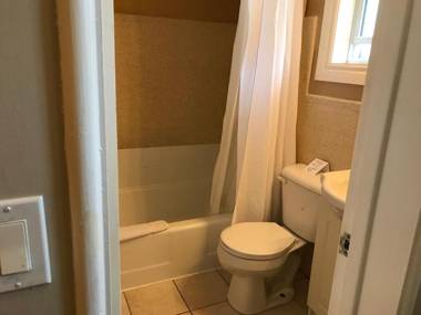 Cardinal Court Motel