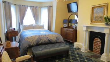 The Roses Heritage Inn