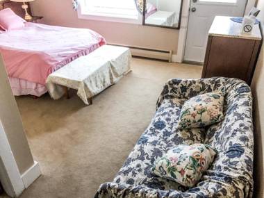 Admiral's Quay Motel & Suites