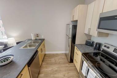 Premium Condo Heart of Uptown Location Parking Coffee