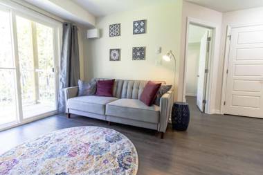 Brand new Gorgeous Condo Near UNB & Hospital Coffee Parking 202