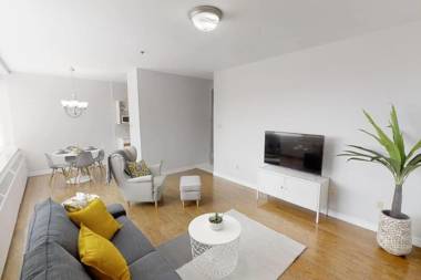 Bright Cozy Condo The Heart of Uptown 2BED Coffee & tea